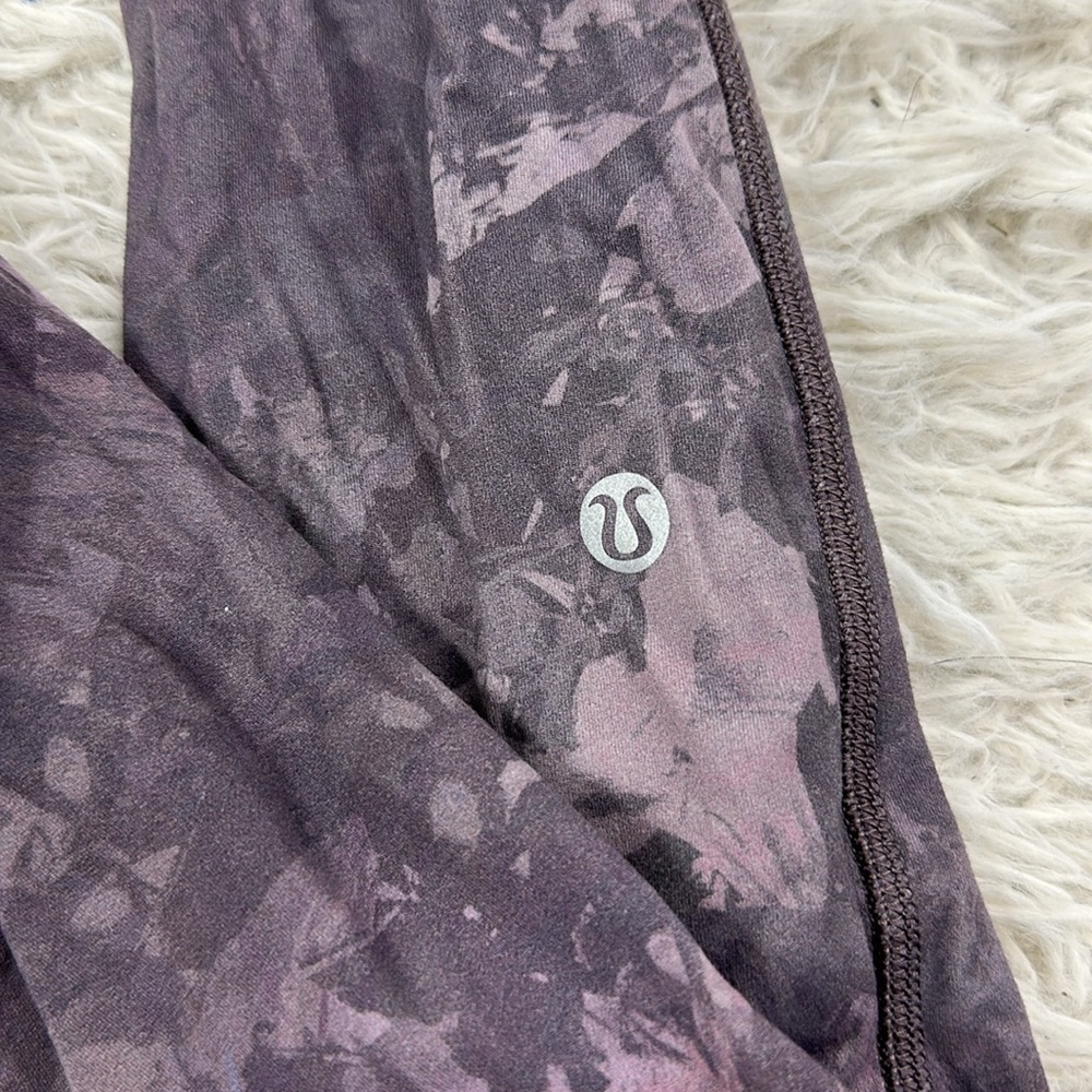 Lululemon Hug your Core Super High-Rise Tight 28" Rejuvenate Dark Chrome Multi - Picture 2 of 5